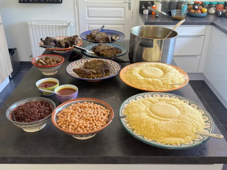 Préparation d'un couscous royale pour une fête familiale à Tourcoing, Marcq-en-Barœul, Royal Couscous